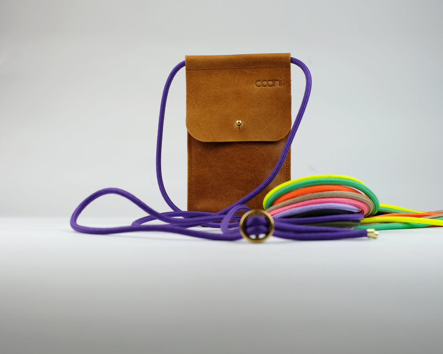 Minitasche `Loki` (Cognac)