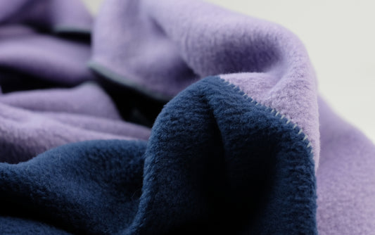 Fleeceschal 'Mari' (Flieder/Dunkelblau)