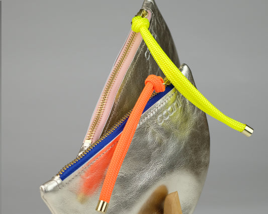 Pouch 'Moa' in gold metallic