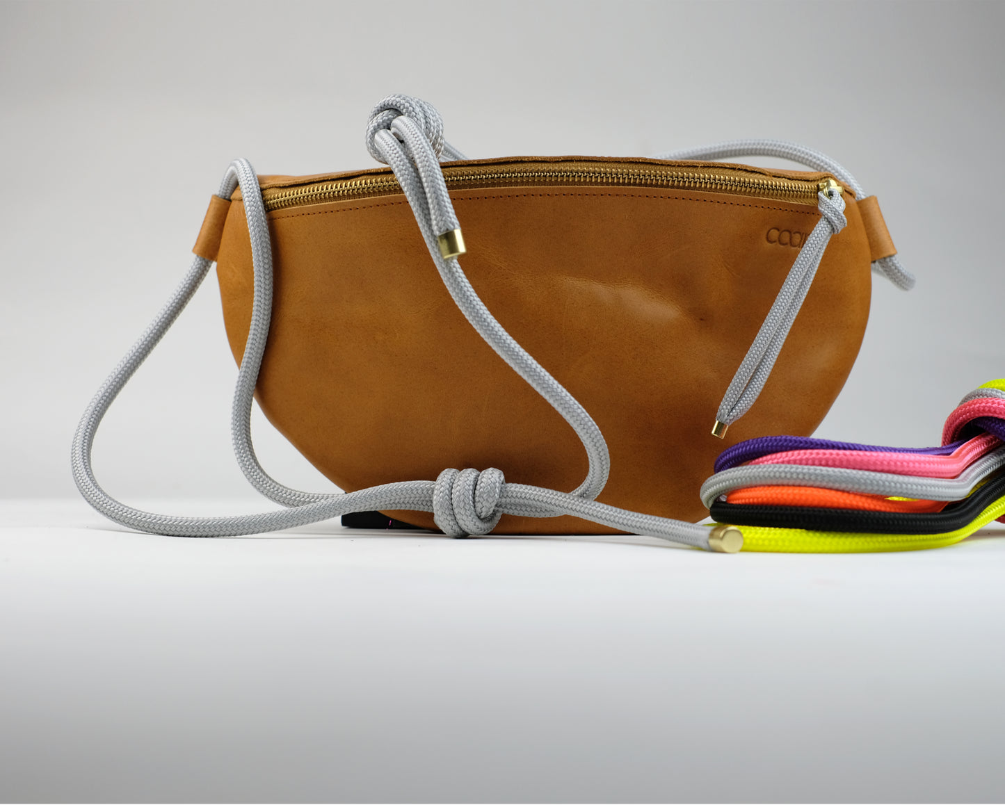 Umhängetasche 'Yuki' (Cognac)