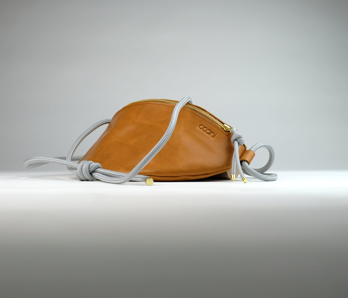 Umhängetasche 'Yuki' (Cognac)