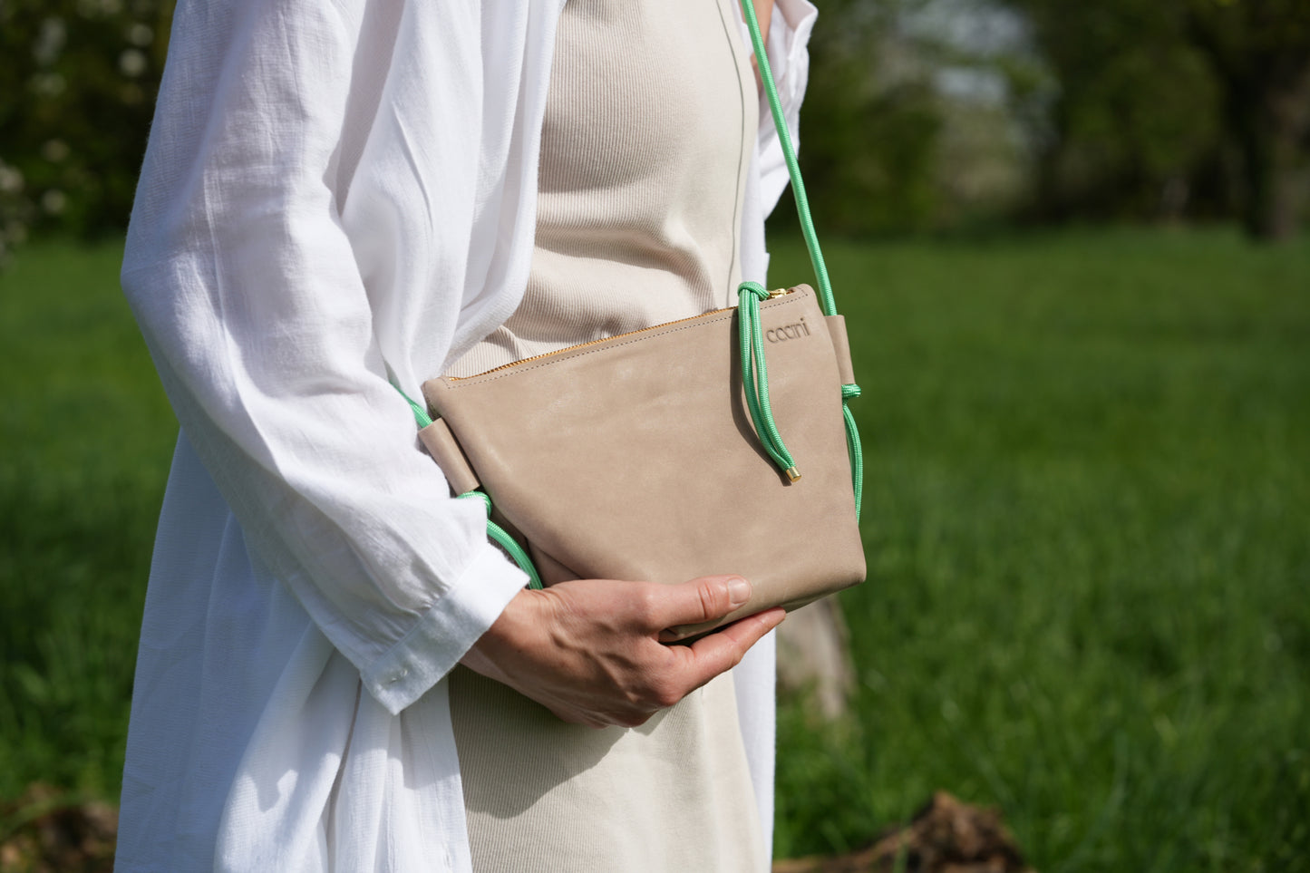 Umhängetasche 'Suri' (Grau)