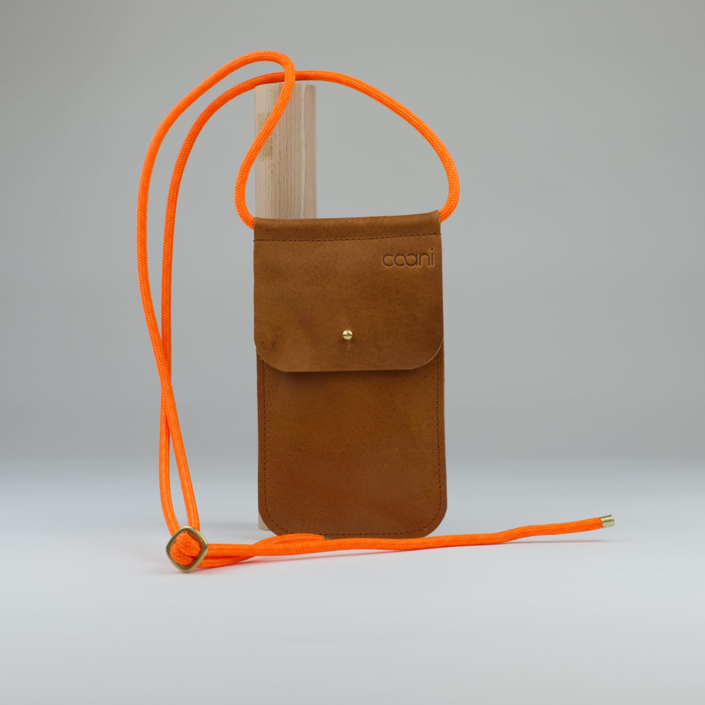 Minitasche `Loki` (Cognac)