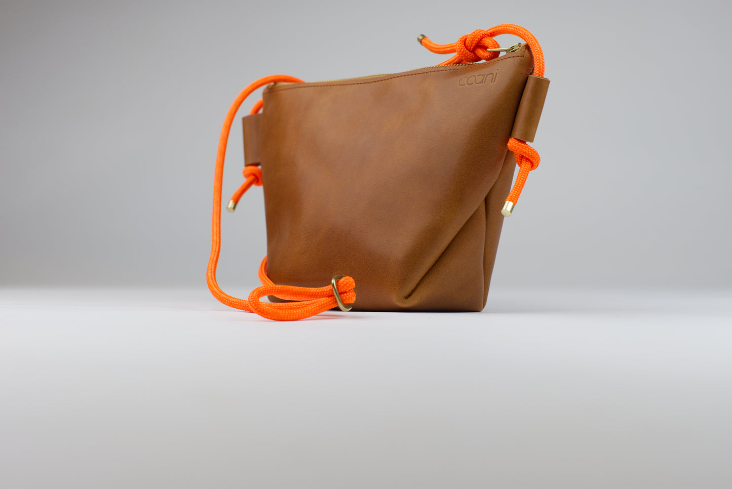 Umhängetasche 'Suri' (Cognac)