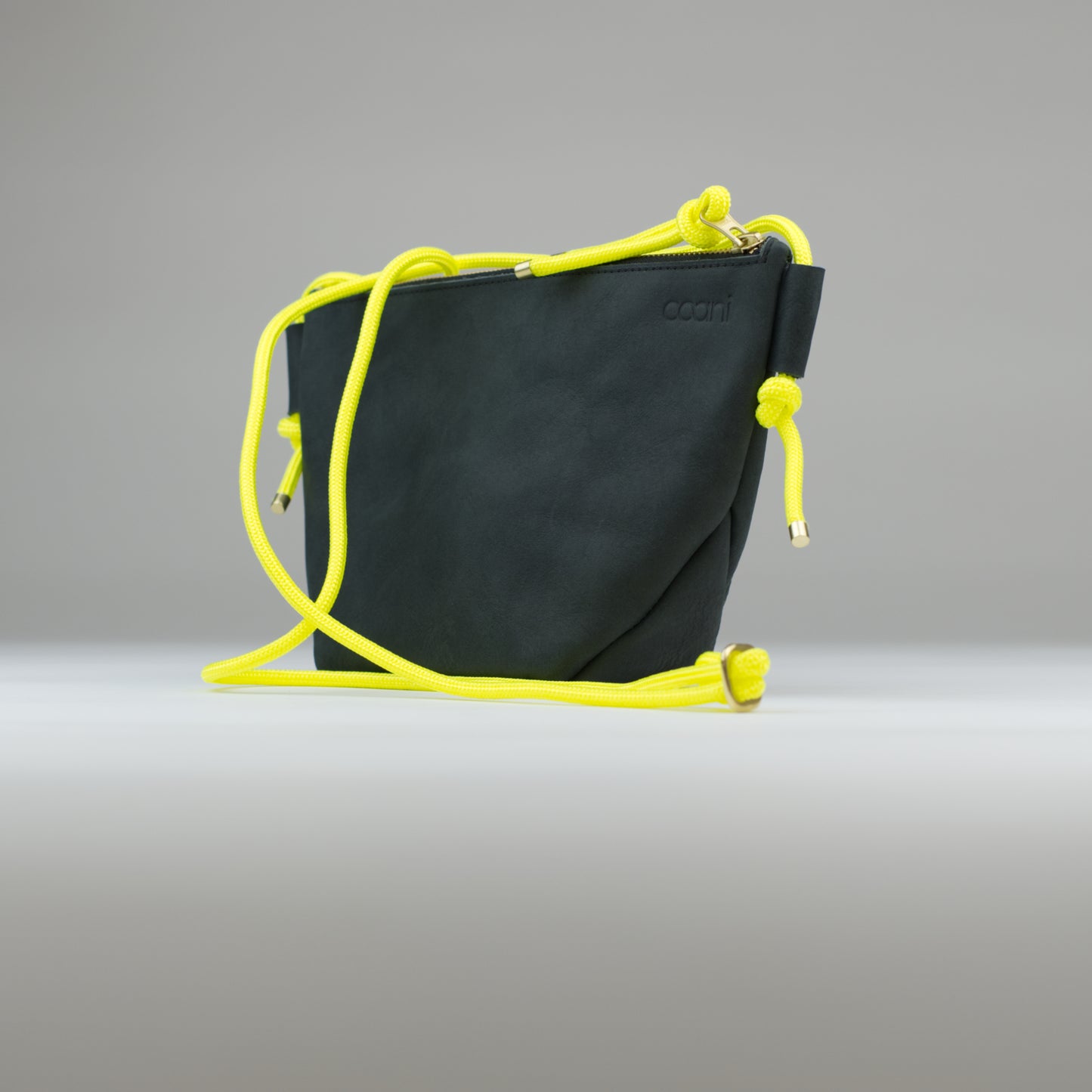 Umhängetasche 'Suri' (Schwarz)