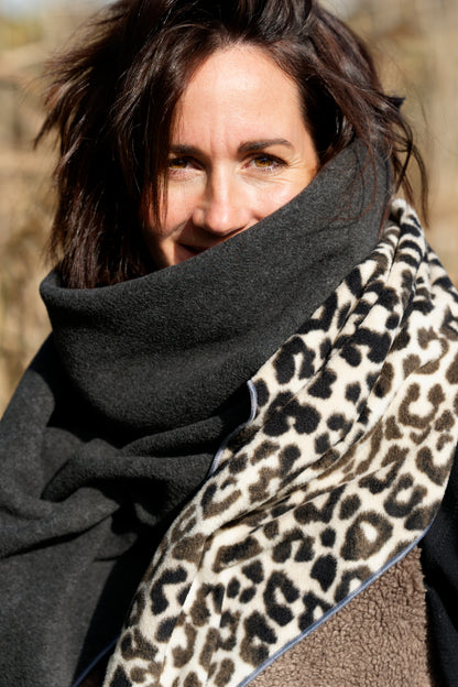Fleeceschal 'Mari' (Anthrazitmelange/Leo)