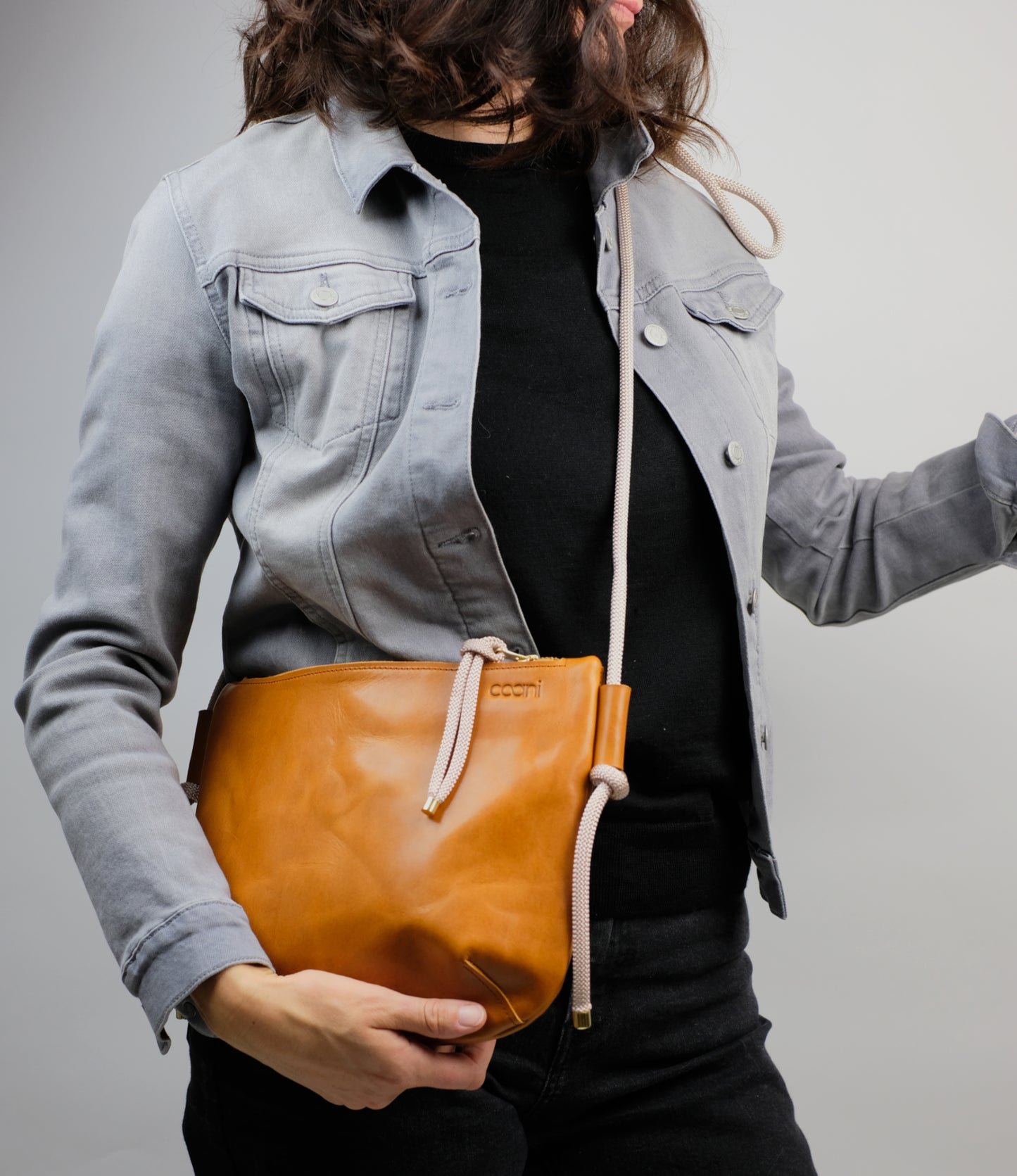 Umhängetasche 'Tami' XXL in Cognac