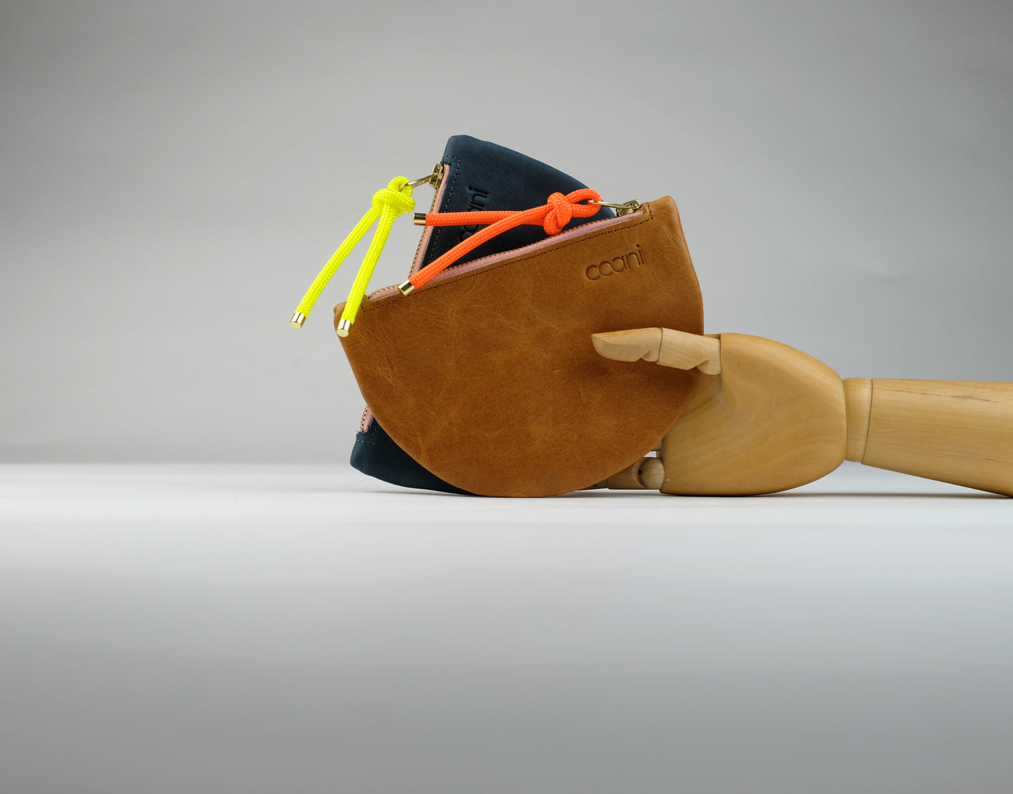 Pouch 'Tori' in cognac
