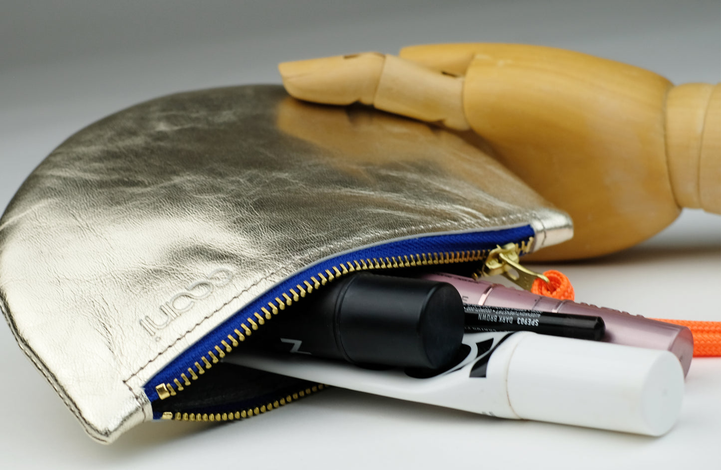 Pouch 'Moa'  in gold metallic