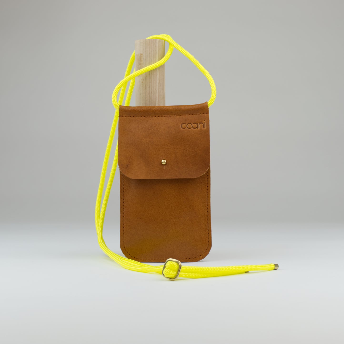 Minitasche `Loki` in Cognac