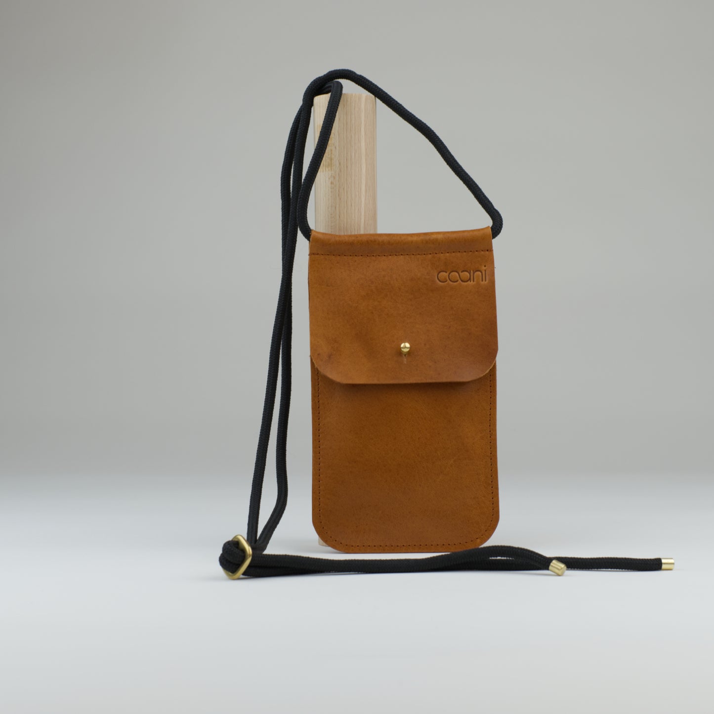 Minitasche `Loki` in Cognac