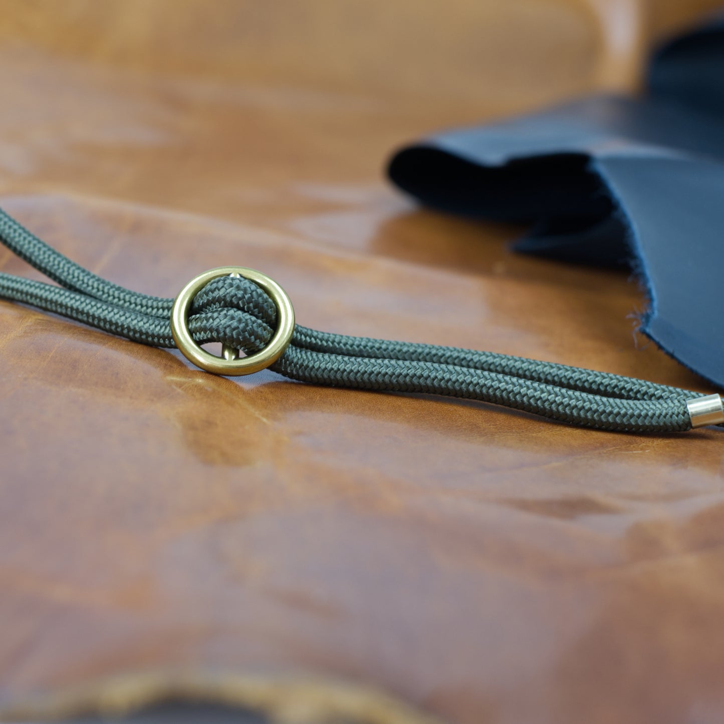 Minitasche `Loki` in Cognac